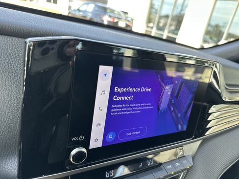 Used 2025 Toyota Camry SE image 16