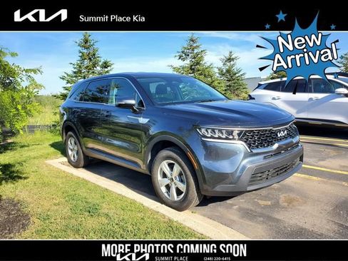 Certified 2022 Kia Sorento LX AWD/4WD image 1