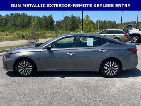 Used 2024 Nissan Altima 2.5 SV FWD image 6