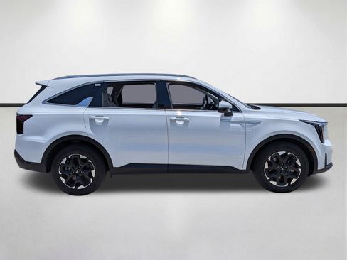 Used 2024 Kia Sorento S FWD image 3