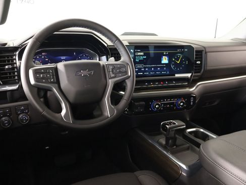 Used 2024 Chevrolet Silverado 1500 LT Trail Boss w/ Convenience Package II AWD/4WD image 2