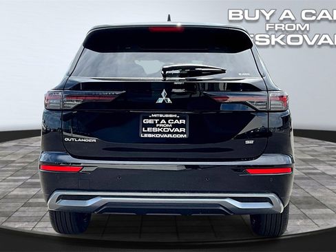 New 2025 Mitsubishi Outlander SE image 4