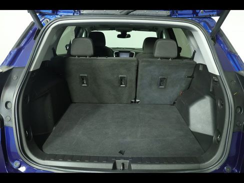 Used 2022 GMC Terrain SLE w/ Driver Convenience Package image 12