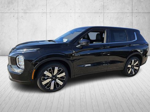 New 2026 Mitsubishi Outlander AWD image 3