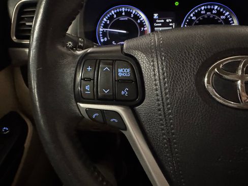 Used 2019 Toyota Highlander XLE image 26