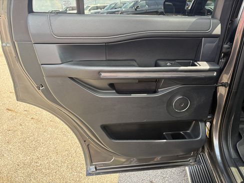 Used 2021 Ford Expedition XLT AWD/4WD image 17
