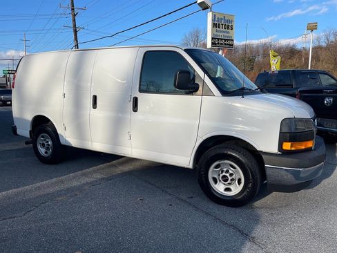 Used 2019 GMC Savana 2500 w/ Enhanced Convenience Package image 8