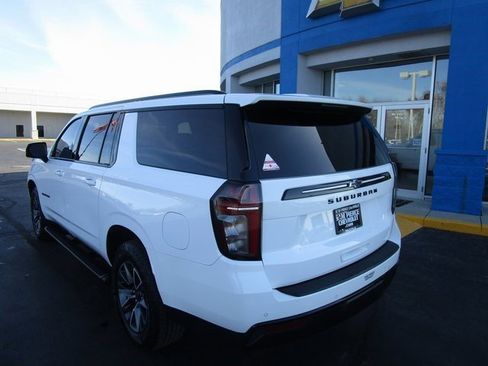 Certified 2023 Chevrolet Suburban Z71 w/ Luxury Package image 3