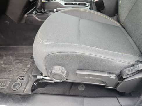 Used 2025 Jeep Wrangler Unlimited Sport AWD/4WD image 15