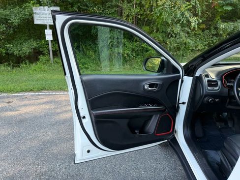 Used 2018 Jeep Compass Trailhawk image 22