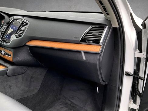 Used 2024 Volvo XC90 B6 Plus image 27