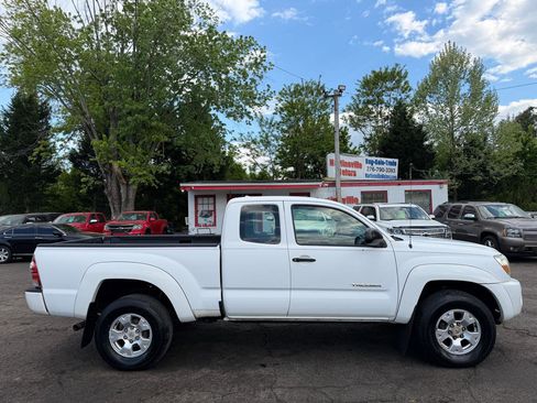 Used 2009 Toyota Tacoma PreRunner RWD image 4