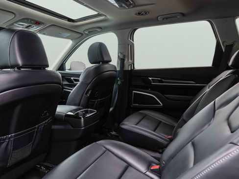 Certified 2024 Kia Telluride S w/ S Sunroof Package AWD/4WD image 23
