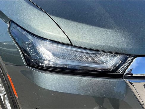 Used 2022 Chevrolet Traverse LT FWD image 39