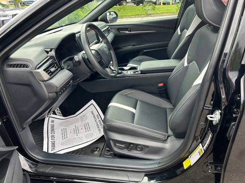 Used 2025 Toyota Camry SE AWD/4WD image 22