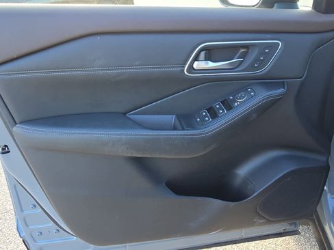 Used 2022 Nissan Rogue Platinum w/ Head-Up Display Package image 9