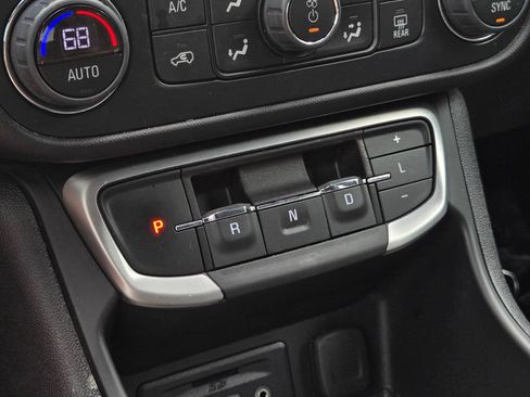 Used 2024 GMC Terrain SLT AWD/4WD image 35