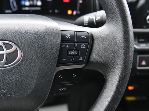 Used 2025 Toyota Camry LE image 32