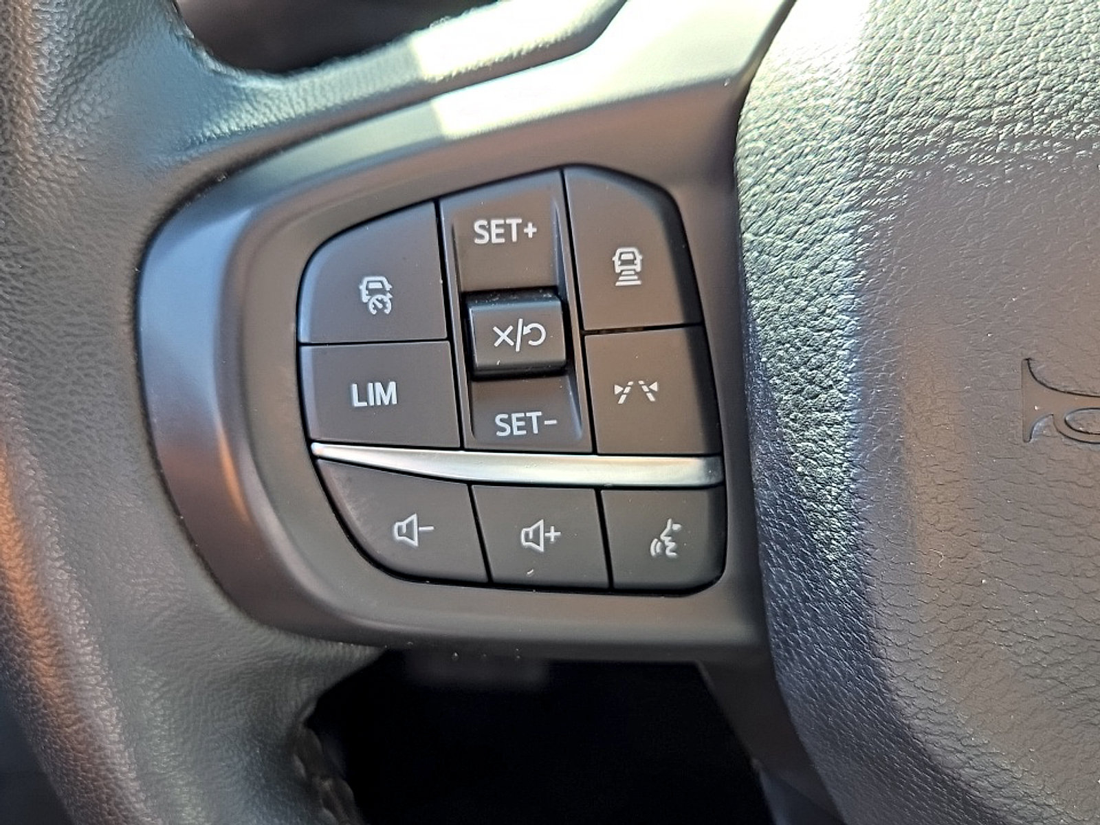 Used 2024 Ford Ranger Lariat w/ FX4 Off-Road Package AWD/4WD image 13