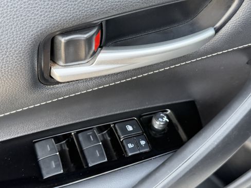Used 2022 Toyota Corolla SE FWD image 14