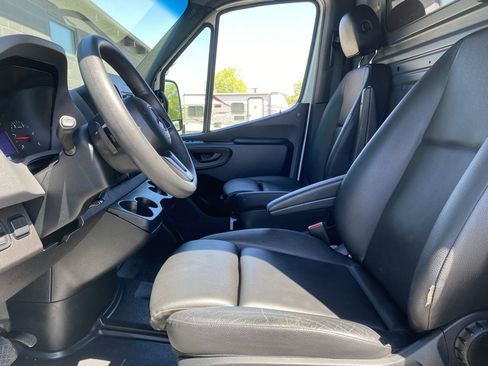Used 2021 Mercedes-Benz Sprinter 4500 image 2