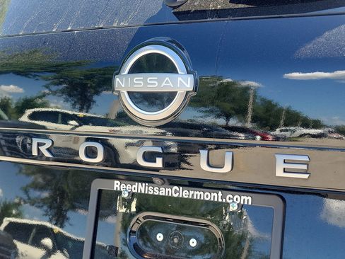 Certified 2025 Nissan Rogue SV FWD image 10