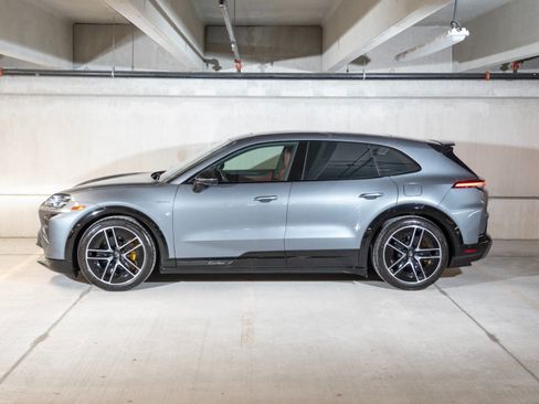 Used 2026 Porsche Cayenne Turbo Electric AWD/4WD image 2