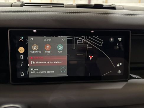 Used 2024 Land Rover Defender 110 X-Dynamic SE image 17