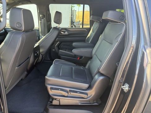Used 2023 Chevrolet Suburban Premier image 12