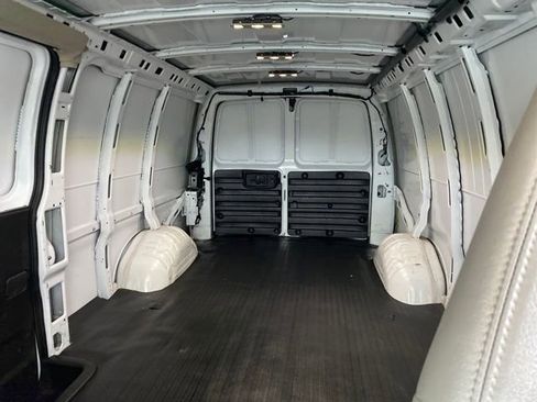 Certified 2024 GMC Savana 2500 Extended w/ Driver Convenience Package image 17