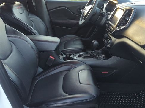 Used 2022 Jeep Cherokee Trailhawk w/ Premium Leather Package image 25