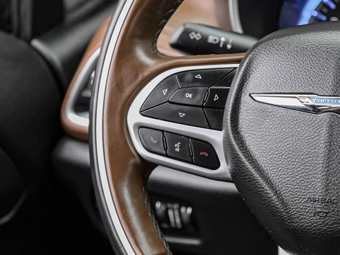 Used 2018 Chrysler Pacifica Limited image 15