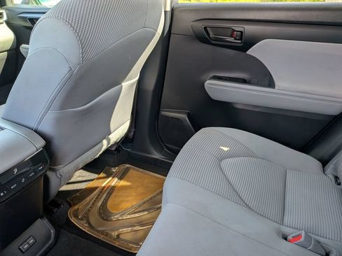 Used 2023 Toyota Highlander L FWD image 34