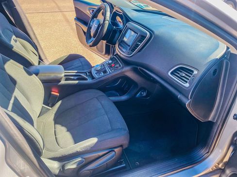Used 2016 Chrysler 200 Limited image 26