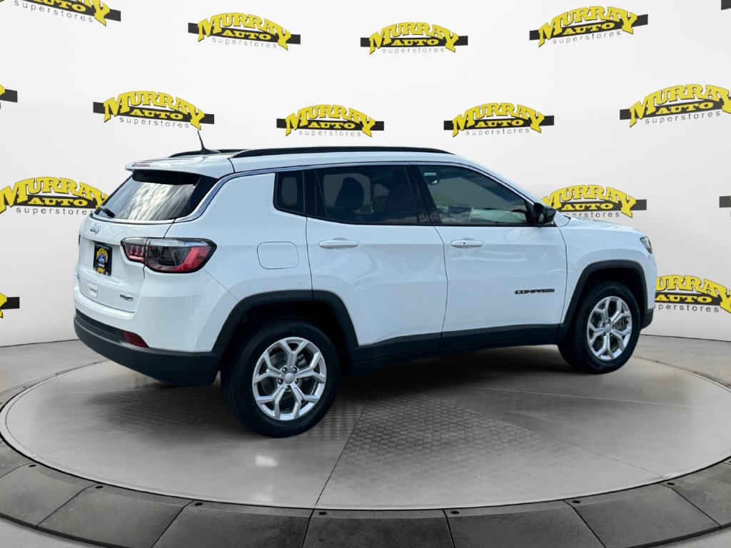 Used 2024 Jeep Compass Latitude AWD/4WD image 5