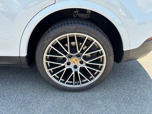 Certified 2023 Porsche Cayenne S Platinum AWD/4WD image 38