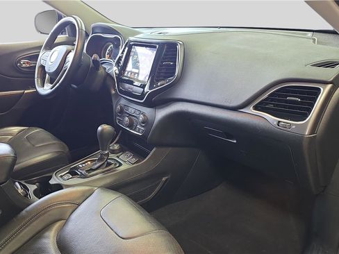 Used 2019 Jeep Cherokee Limited image 16