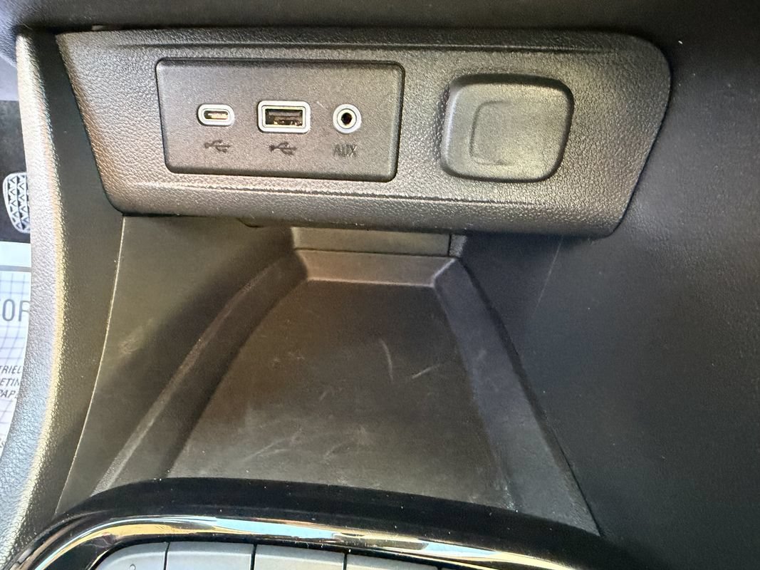 Used 2023 Buick Encore GX Essence w/ Experience Buick Package FWD image 28