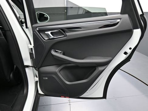 Certified 2025 Porsche Macan image 26