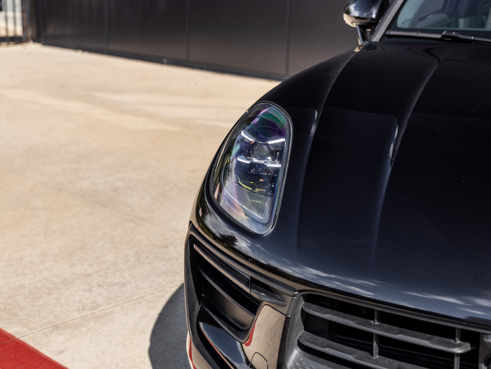 Certified 2024 Porsche Macan AWD/4WD image 18