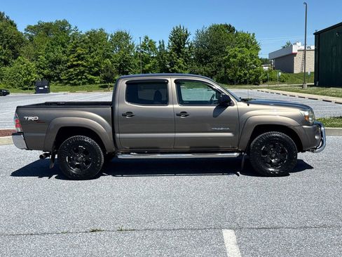 Used 2011 Toyota Tacoma 4x4 Double Cab w/ TRD Off-Road Pkg w/JBL Audio image 9