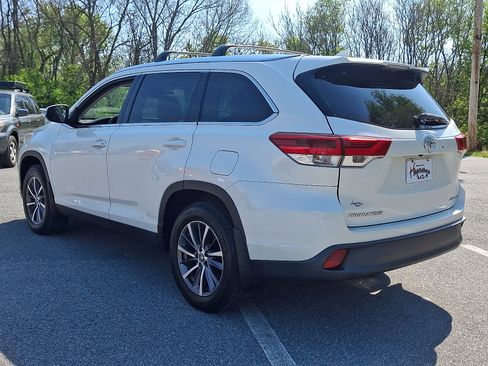 Used 2019 Toyota Highlander XLE AWD/4WD image 4