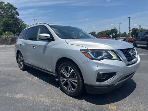 Used 2019 Nissan Pathfinder Platinum FWD image 3