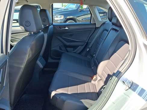Used 2023 Volkswagen Jetta SE FWD image 20