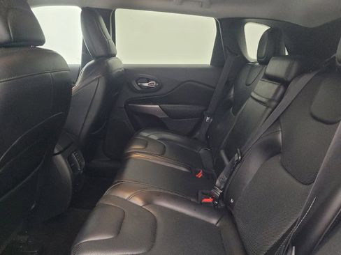 Used 2019 Jeep Cherokee Limited w/ Technology Group FWD image 18