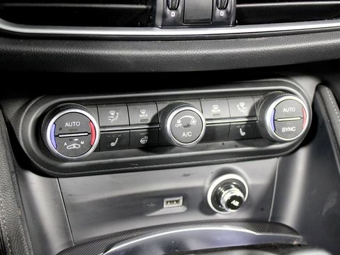 Used 2023 Alfa Romeo Stelvio Veloce image 14