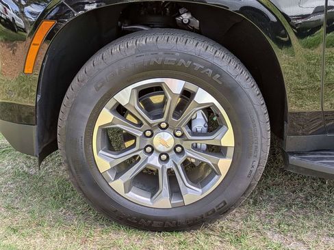 Used 2025 Chevrolet Tahoe LS RWD image 11
