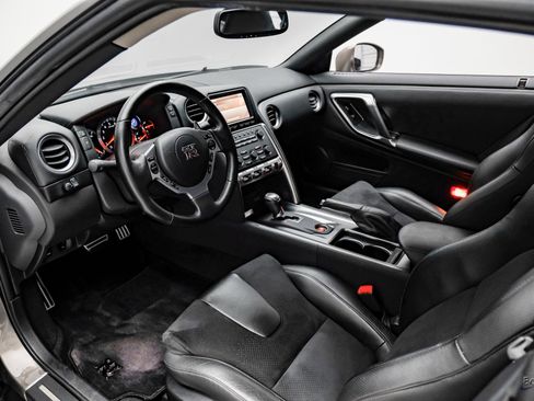 Used 2009 Nissan GT-R Premium image 48