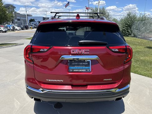 Used 2020 GMC Terrain SLT w/ Preferred Package AWD/4WD image 4