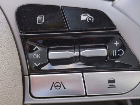 New 2025 Hyundai Elantra SEL image 32